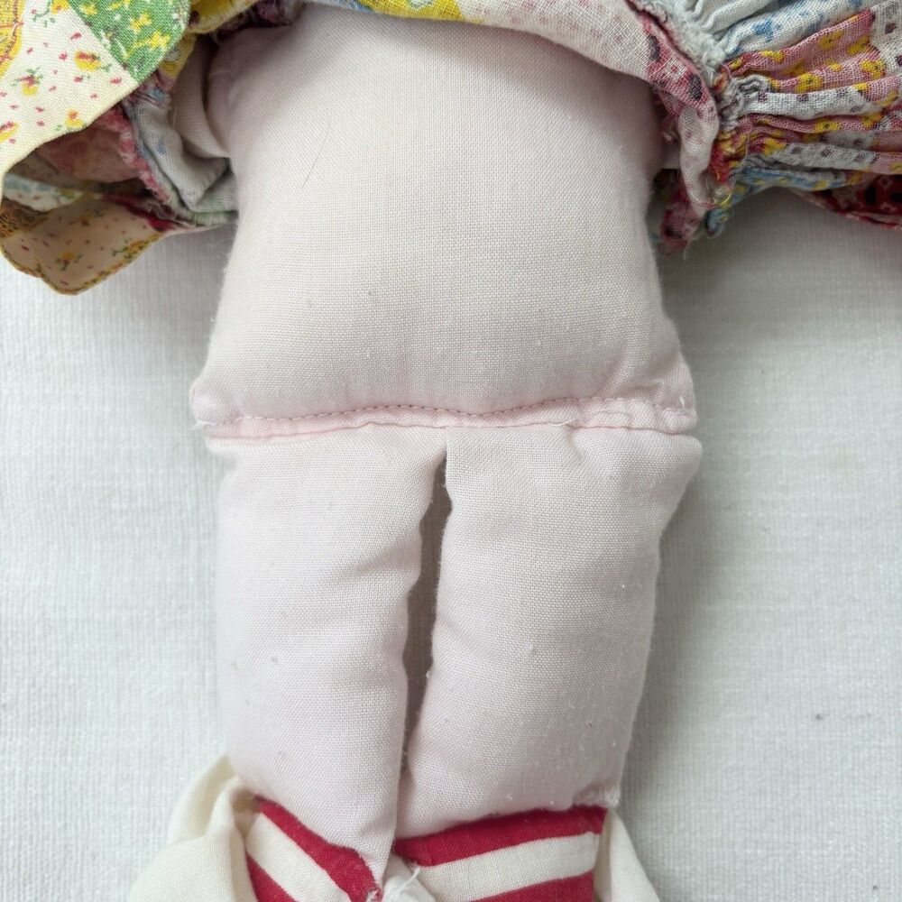 Vtg Raggedy Ann Doll Handmade Folk Art Button Eyes Embroidered Patchwork Kitsch - Picture 10 of 10